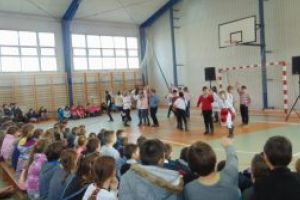 Zeci de copii au participat la Festivalul „Dans, muzică şi mişcare”