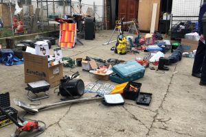 Tinerii acuzaţi că au dat zeci de spargeri în Gorj au contestat arestul preventiv