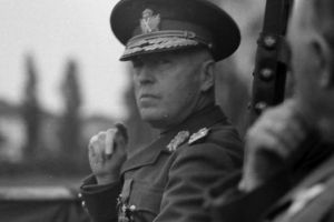 Ion Antonescu, în vreme de război: „Ţară de tâlhari. Mă gândesc să introduc pedeapsa cu moartea pentru toate delictele“