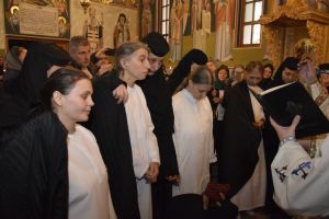 Cum devine un om simplu călugăr. Ritualul slujbei de tundere în monahism la Mănăstirea Cormaia