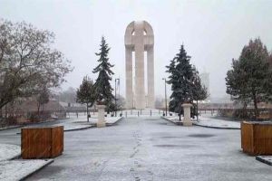 FOTO: Ninge ca în poveşti la Alba Iulia. Fulgii dansează armonios în văzduh, iar zăpada se aşterne peste oraş. Cum arată Cetatea Alba Carolina „îmbrăcată” în alb