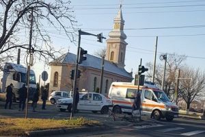 ACCIDENT pe un drum din Arad! Un taxi A LOVIT un biciclist