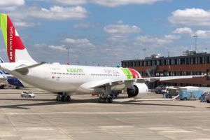 Un mare operator aerian anulează toate zborurile şi pleacă din România