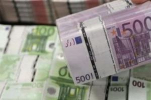 Un bucureştean a ÎMBLÂNZIT banca la care e DATOR