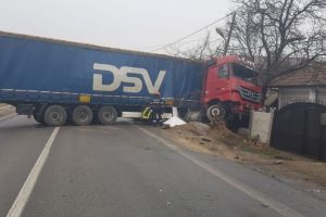 FOTO Trafic blocat în Vâlcea, pe DN7, către Sibiu