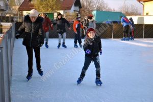 Bucurie şi pentru copiii de la ţară! O comună din sudul judeţului are patinoar