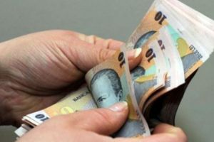 O nouă metodă de escrocherie – Hoţii le dau bani victimelor