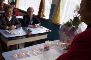 VIDEO, FOTO: Dragostea pentru copii şi ţară, motto-ul promoţiei 1974 a Liceului Pedagogic „Mihai Eminescu” din Târgu-Mureş