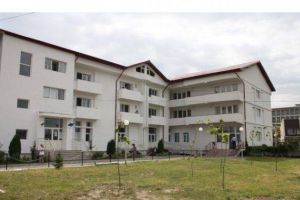 Anchetă la Căminul de Bătrâni! Mai mulţi angajaţi ar fi furat din mâncarea bătrânilor