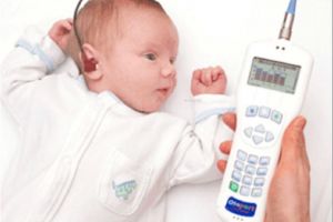 Celor şase spitale sucevene care au primit echipamente pentru testarea auzului la ...