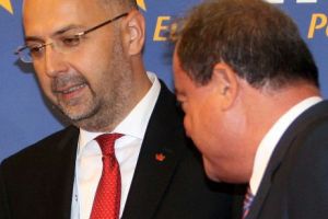 Presiuni de la cel mai mare partid EUROPEAN asupra UDMR să voteze MOȚIUNEA de CENZURĂ. Documentul încă nu a fost SCRIS integral