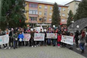 FOTO Cugir/ ,,Marşul Tăcerii” – Campanie de conştientizare  a fenomenului violenţei