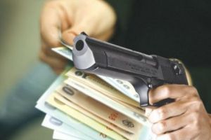 Planul DIABOLIC al unui român. O bancă importantă din Marea Britanie a fost JEFUITĂ. Poliţia îl caută în toată ţara