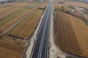 Încă aproape 14 kilometri de autostradă vor fi inauguraţi în România