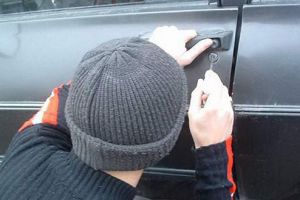 Furturi în lanţ comise de patru adolescenţi din Lupeni