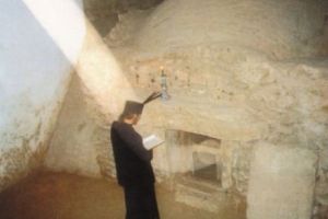 O bazilică - cea mai veche contrucţie din România, unicat în Europa şi locul unde s-a găsit cel mai vechi sicriu din lume. Niculiţel, Ierusalimul românesc