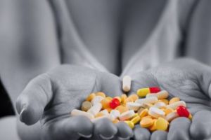 ALERTĂ! Pastilele împotriva DURERII ucid mai des decât cocaina şi heroina