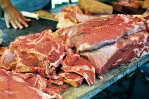 Carne cu probleme, expusă la vânzare, depistată de inspectorii sanitar-veterinari