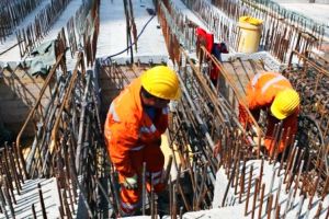 Peste o mie de copii din Gorj au părinţii plecaţi la muncă în străinătate