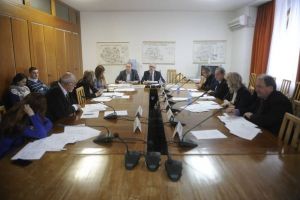 Senatorul Cârciumaru prelungeşte acordarea suportului alimentar pentru şcolarii şi preşcolarii săraci
