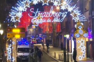 Atac armat la Târgul de Crăciun de la Strasbourg: Cel puţin două persoane au murit, 11 au fost rănite (VIDEO)