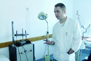 Vârstnic cu degerături la ambele picioare, tratat cu nepăsare de chirurgul Zavate! Pacientul, transferat în comă la SJU Târgu-Jiu, a decedat pe masa de operaţie