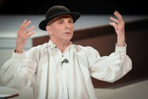 VIDEO – Grigore Leşe s-a enervat şi a plecat de pe scenă la un concert – ’’ Poa’ să vină şi Cristos!’’