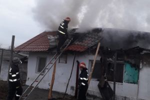 UPDATE. Alerta la ISU Dobrogea. Un incendiu a izbucnit la manastirea din localitatea Closca, judetul Constanta (galerie foto) 