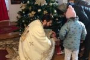 Ghetuţe şi gecuţe pentru zeci de copii nevoiaşi, în prag de sărbători!