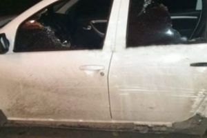 Interlopii care au distrus maşina Poliţiei de Frontieră şi-au scos certificate de la IML, spunând că au fost bătuţi de oamenii legii