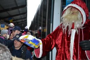 Atenţie, copii! Moş Crăciun ajunge pe 22 decembrie cu trenul la Oradea