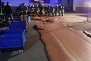 Oraş din Germania, inundat cu ciocolată