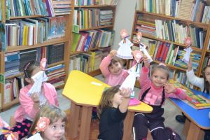 Biblioteca judeţeană aşteaptă colindători