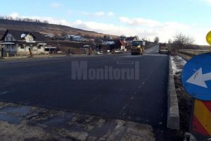 Circulaţia a revenit la normal pe podul de pe E 85 de la Dărmăneşti
