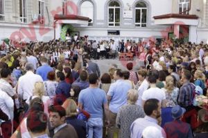 Ironizat din toate părţile, Liviu Pop continuă războiul cu mafia din Învăţământ