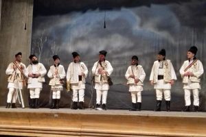 Public numeros şi aplauze îndelungi la Concertul extraordinar de colinde organizat de ...