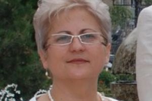 Prinsa ca fumeaza in scoala directoarea Colegiului de Arte „Carmen Sylva” Ploiesti se razbuna pe politistii locali