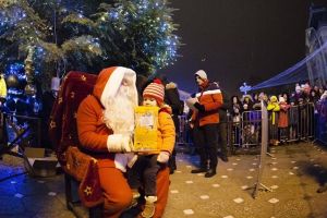 Moş Crăciun aşteaptă scrisorile copiilor în centrul Timişoarei