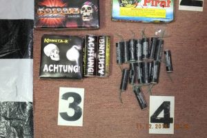 Tânăr prins de jandarmi când încerca să vândă peste 7.000 de articole pirotehnice