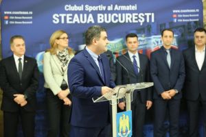 FOTO. Campionii CSA Steaua, premiaţi la sediul MApN. Mesajul ministrului Gabriel Leş