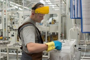 AJOFM Alba: Ucenicia la locul de muncă şi stagiul profesional. La cât ajunge sprijinul financiar pentru angajatori