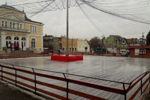Iarna e, de fapt, ca vara. De ce nu s-a deschis încă patinoarul şi din vina cui