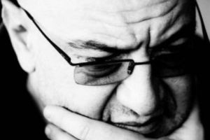 Domnişoara cu păr pe picioare. Studiu de caz. Editorial de Alecu Racoviceanu