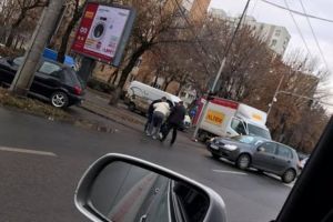 Bătrână lovită pe trecerea de pietoni de o şoferiţă neatentă, la Timişoara
