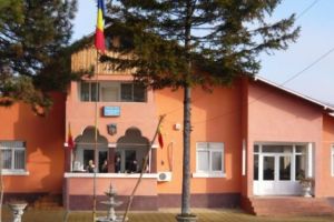 MAI TRĂIEŞTE CINEVA LA PRIMĂRIA CĂLINEŞTI?
