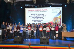 Slobozia: Ceremonia de acordare oficială a certificatelor şi diplomelor de excelenţă pentru olimpicii ialomiţeni şi cadrele didactice îndrumătoare ale acestora