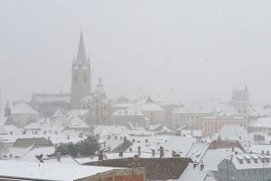 VIDEO FOTO Ninge puternic în Sibiu. Iată cum se circulă în oraş