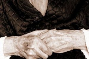 A vrut să violeze o bătrână care purta pamperşi! Detaliile picante ale unei tentative de viol