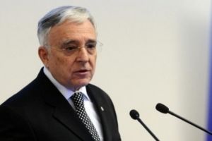 Isărescu: Oamenii trebuie să priceapă că pot cere statului şcoli şi spitale civilizate doar dacă-şi plătesc taxele