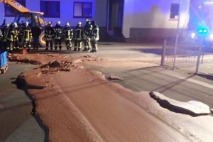 Un râu de ciocolată a inundat străzile unui oraş din Germania